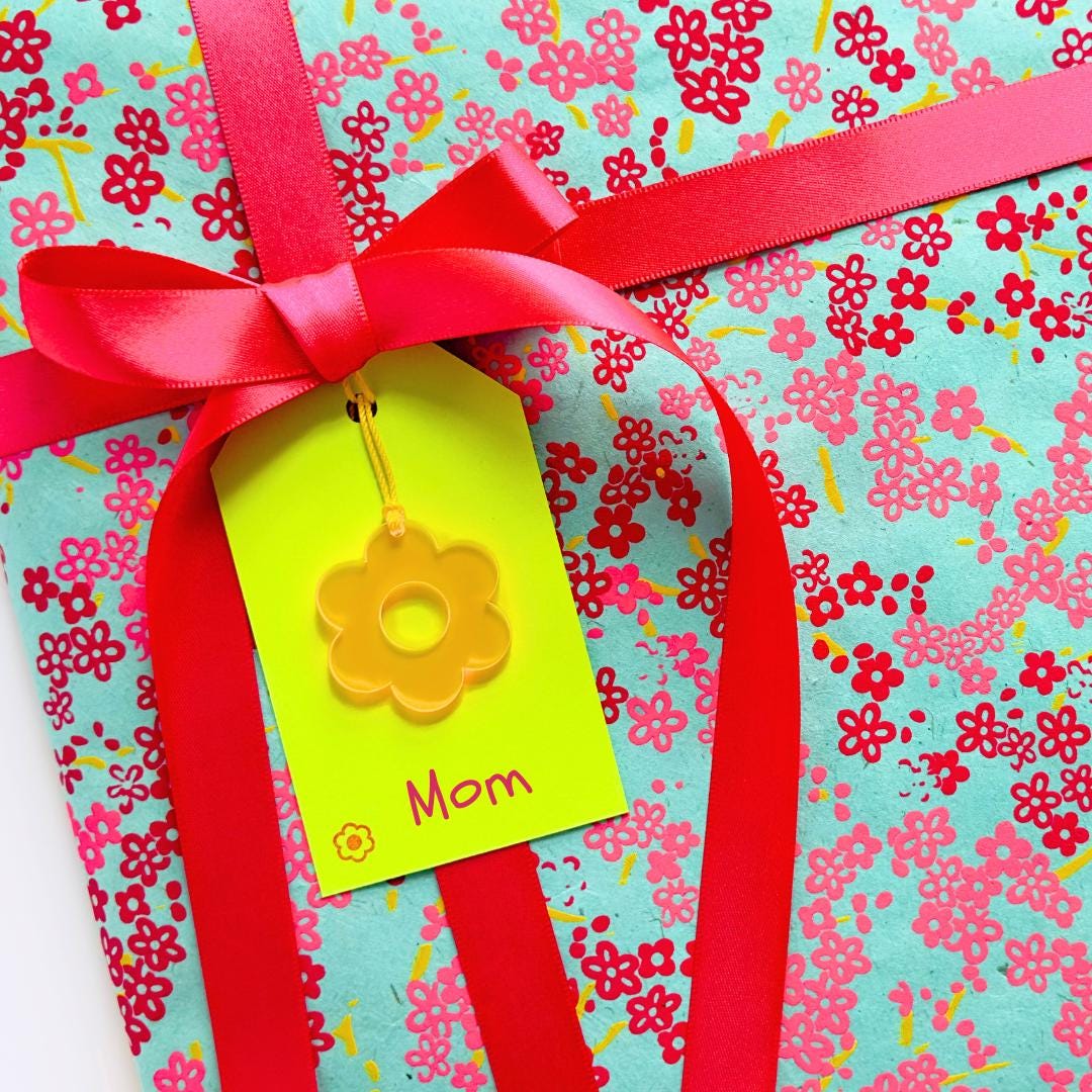 Acrylic Neon Daisy Gift Tag